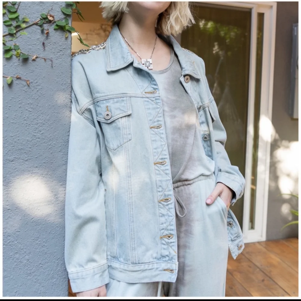 sale⚡POL Raw It's Denim Jacket: light Blue distressed denim,animal print Detail - Picture 10 of 16